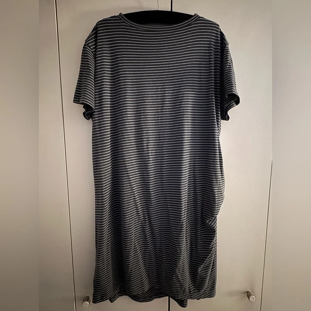 Vince Gray and White Sheath Dress Short Sleeve Crew Neck - Picture 8 of 8